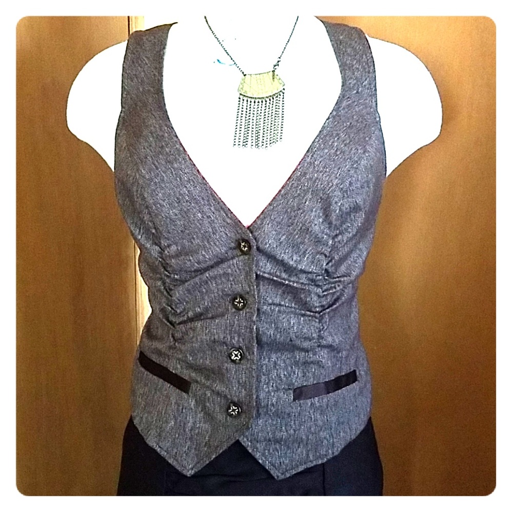 🐸4 for $20. Maurices Brown tailored vest